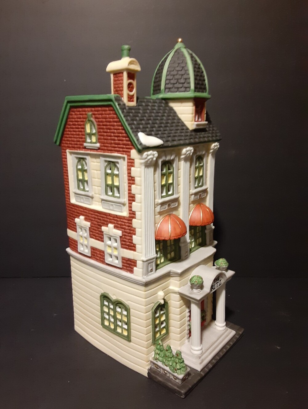 Department 56 "Ritz Hotel" # 5973-0 Vintage Christmas Heritage Village
